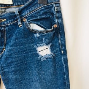 Abercrombie and fitch women’s distressed jeans 4R
